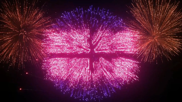 在夜空中灿烂绽放的新年烟花节日祝福0预览图